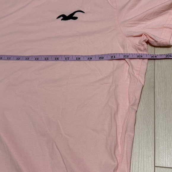 3/$10 Hollister Men's Light Pink Short Sleeve Tee - Picture 5 of 7